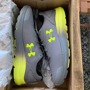 New in box Under Armour UA Surge 2 sneakers mens 9